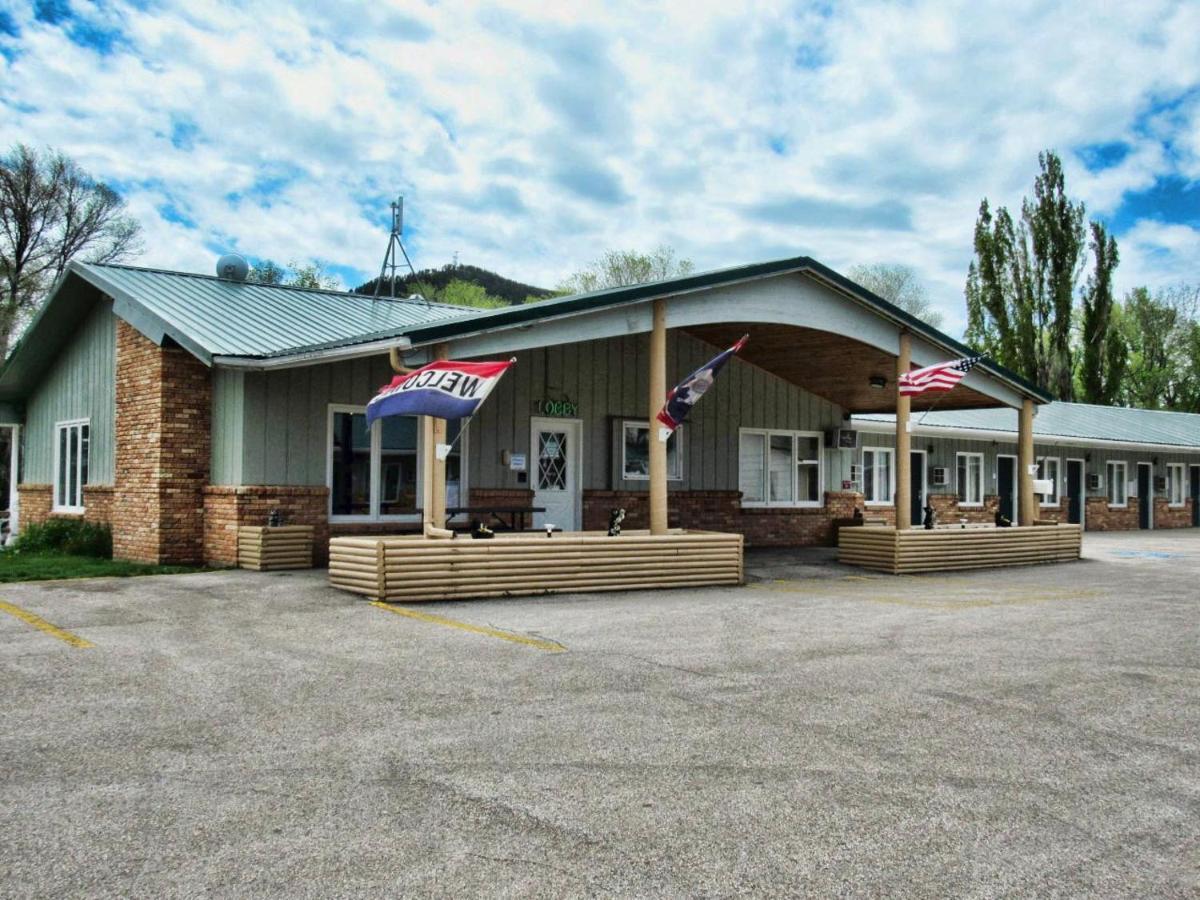 Deer Lodge Motel Sundance Esterno foto