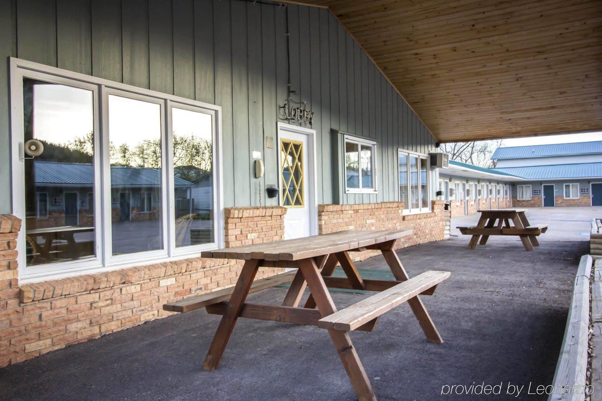 Deer Lodge Motel Sundance Esterno foto